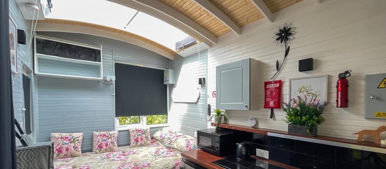 Shepherds Hut Bath Wick  Exterior photo